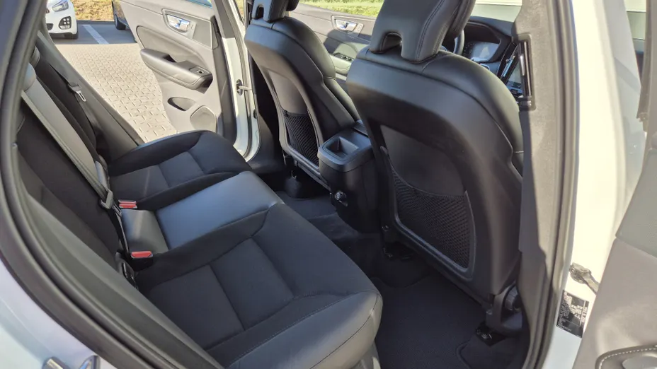 VOLVO XC60 XC60 T4 Momentum Pro aut