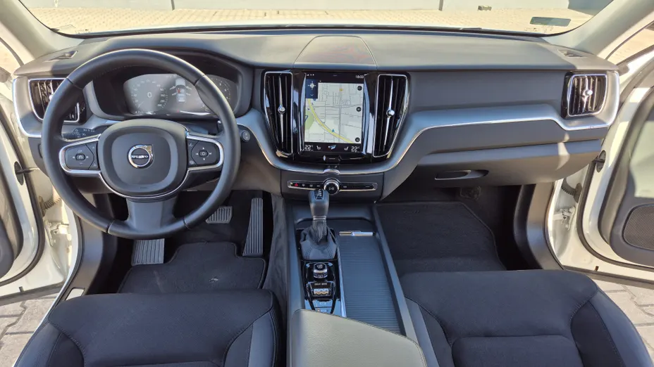 VOLVO XC60 XC60 T4 Momentum Pro aut
