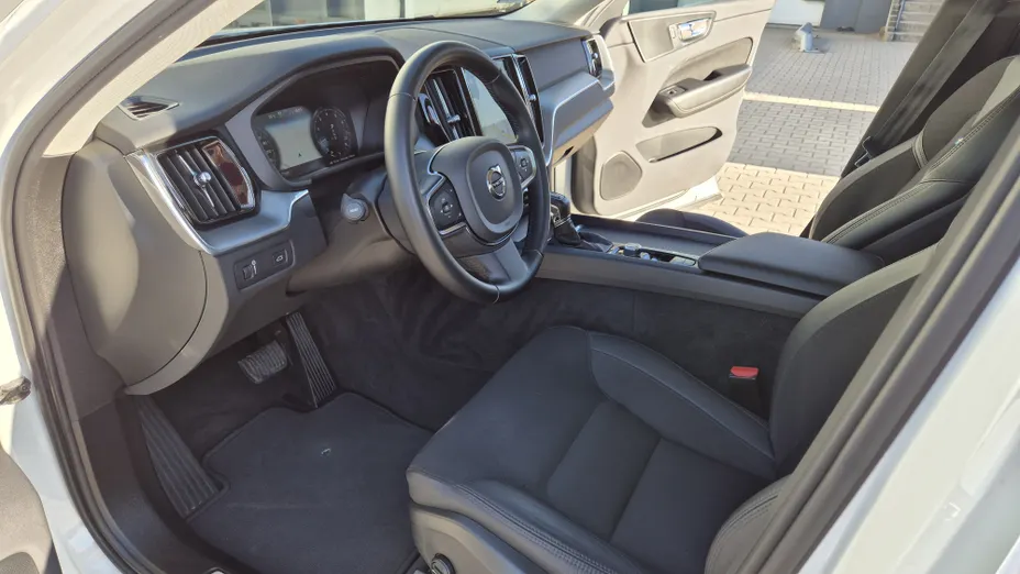 VOLVO XC60 XC60 T4 Momentum Pro aut