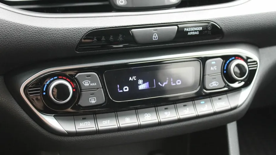 HYUNDAI i30 i30 1.0 T-GDI Smart