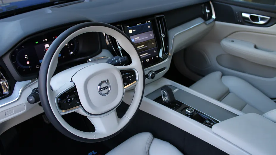 VOLVO S60 S60 B5 B AWD Plus Dark aut