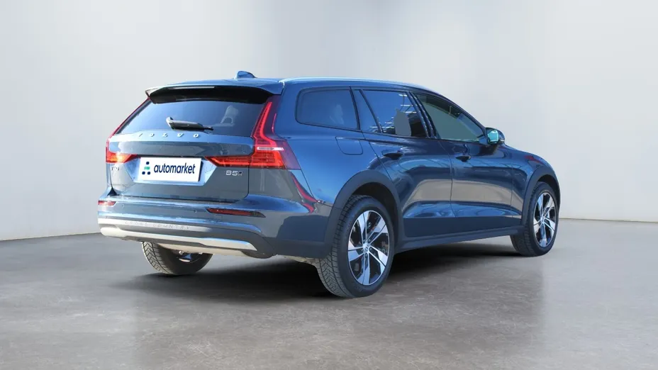 VOLVO V60 V60 CC Plus B5 B AWD aut