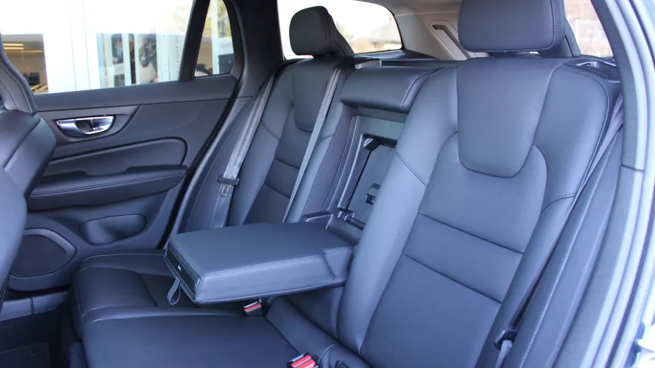 VOLVO V60 V60 CC Plus B5 B AWD aut