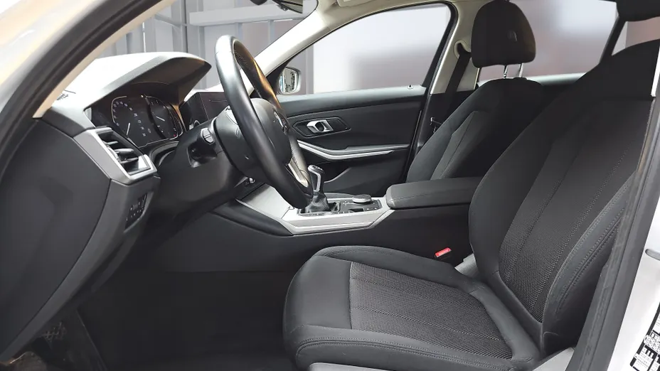 BMW Seria 3 318d Advantage