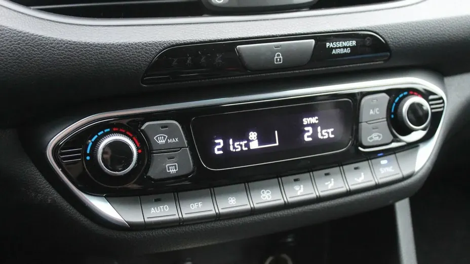 HYUNDAI i30 i30 1.0 T-GDI Smart