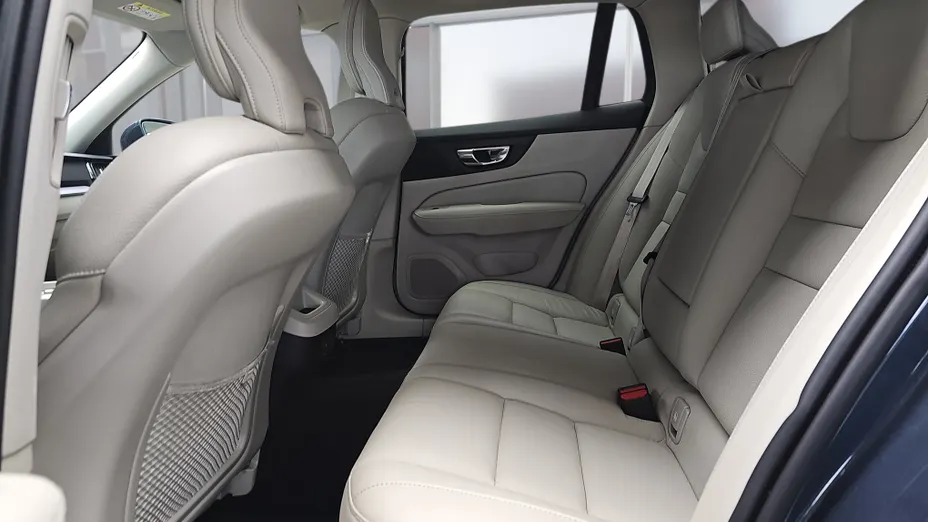 VOLVO V60 V60 B3 B Momentum Pro aut