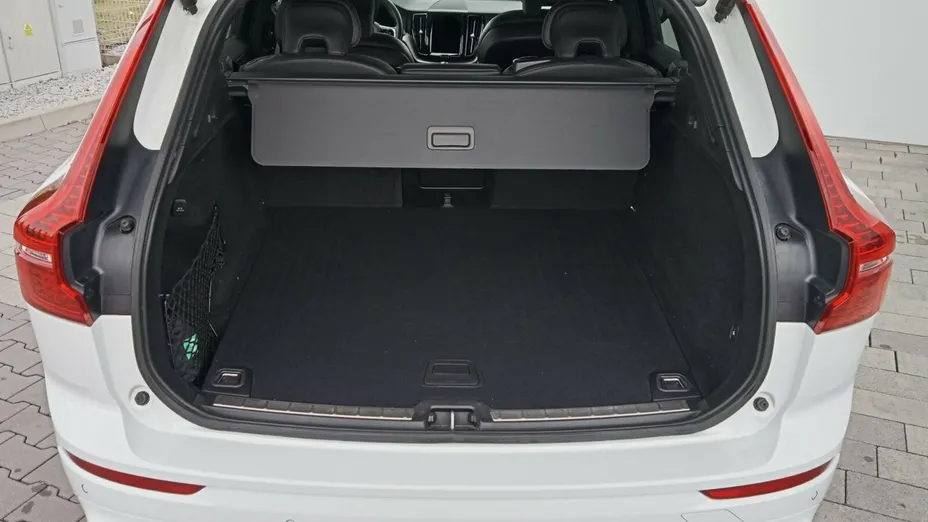 VOLVO XC60 XC60 B5 D AWD Plus Dark aut
