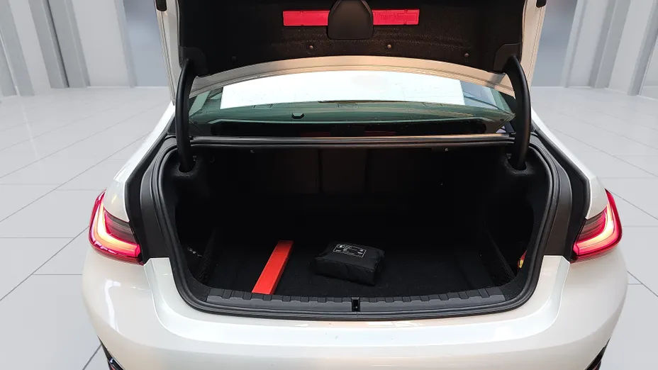BMW Seria 3 318d Advantage