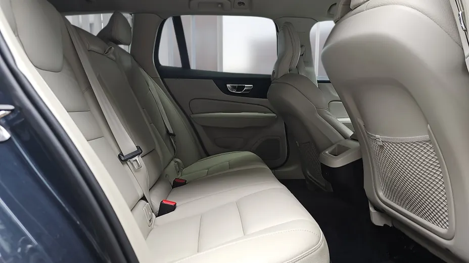 VOLVO V60 V60 B3 B Momentum Pro aut