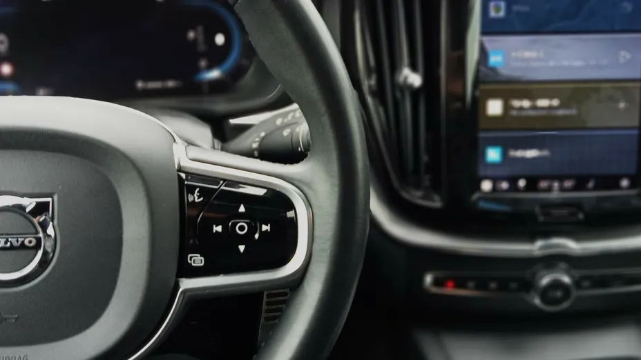 VOLVO XC60 XC60 B5 D AWD Plus Dark aut
