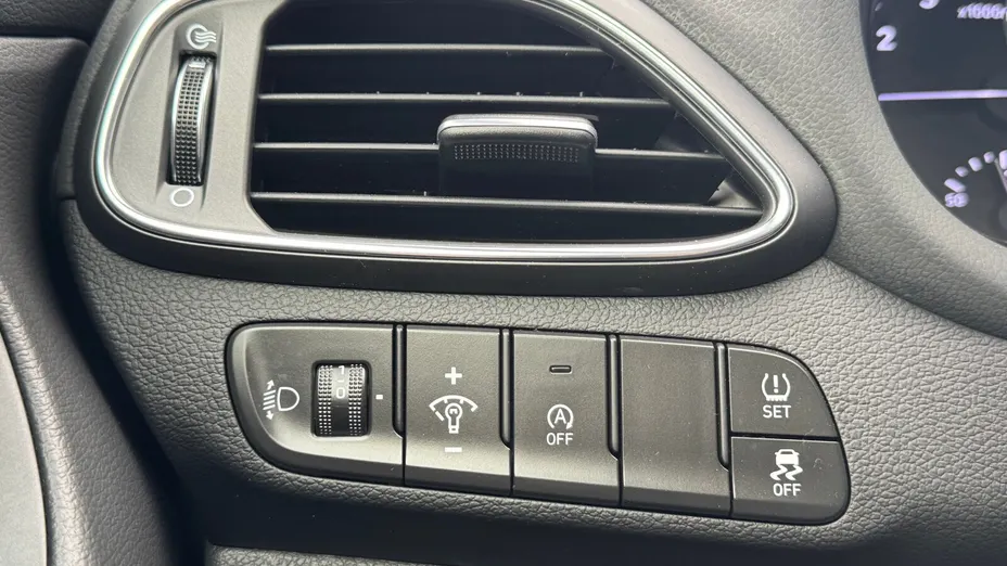 HYUNDAI i30 i30 1.0 T-GDI Modern DCT
