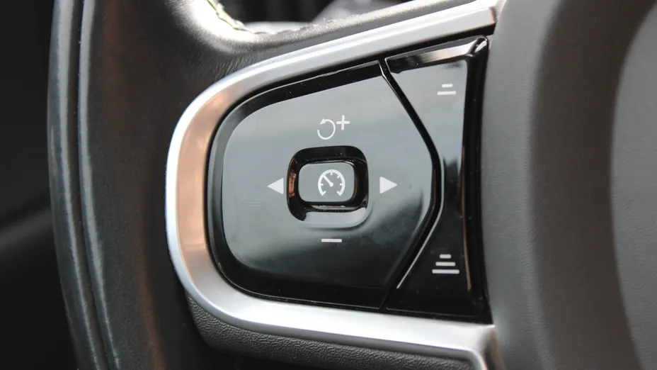 VOLVO V60 V60 D4 SCR Momentum aut