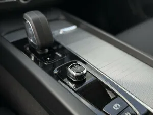 VOLVO XC60 XC60 T6 Plug-In Hybrid AWD Plus Dark aut