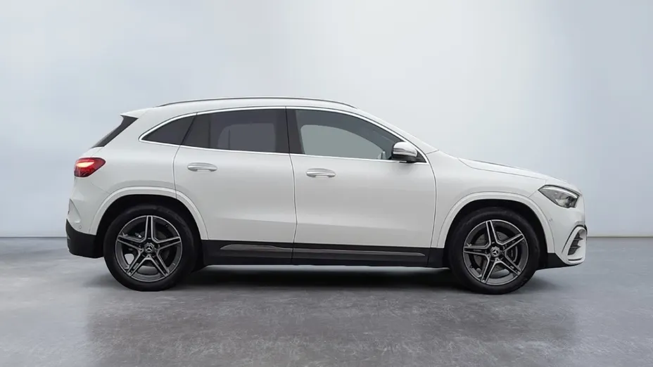 MERCEDES-BENZ GLA GLA 200 AMG Line
