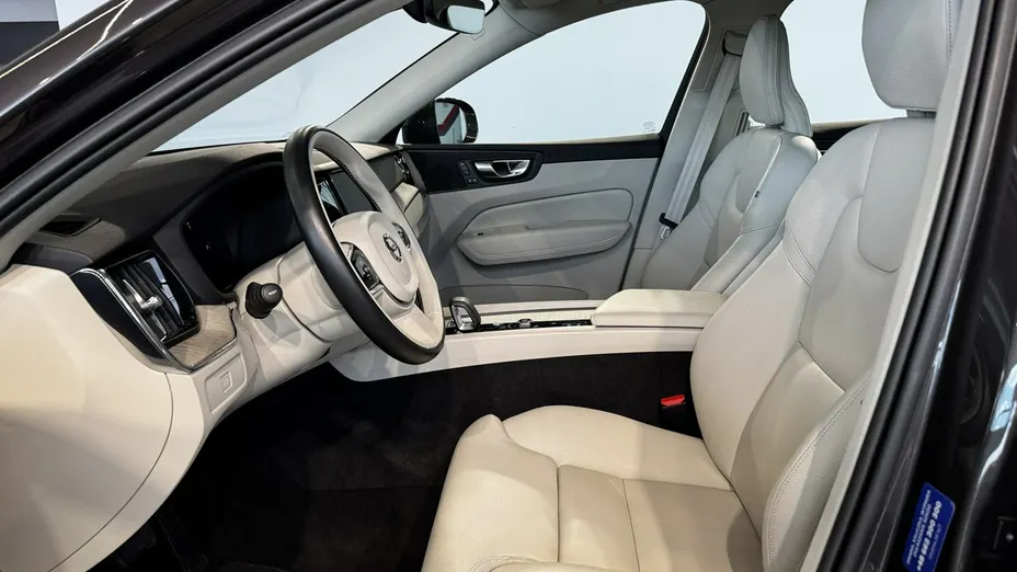 VOLVO XC60 XC60 B4 D AWD Essential aut
