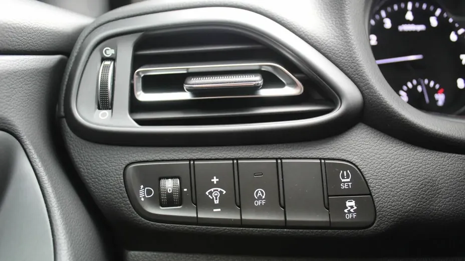HYUNDAI i30 i30 1.0 T-GDI Smart
