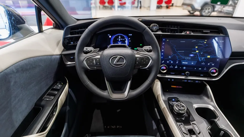 LEXUS RZ RZ 450e Omotenashi DIRECT4