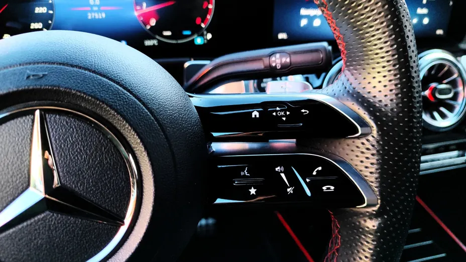 MERCEDES-BENZ GLB GLB 200 mHEV AMG Line 7G-DCT