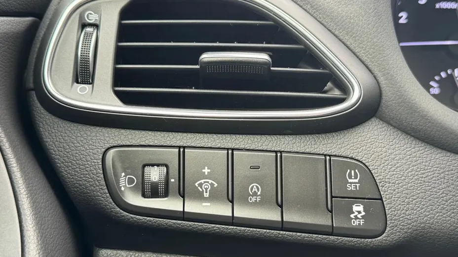 HYUNDAI i30 i30 1.0 T-GDI Modern DCT