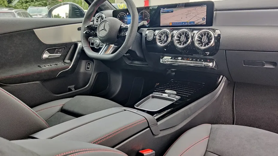 MERCEDES-BENZ A Klasa A 250 e AMG Line 8G-DCT