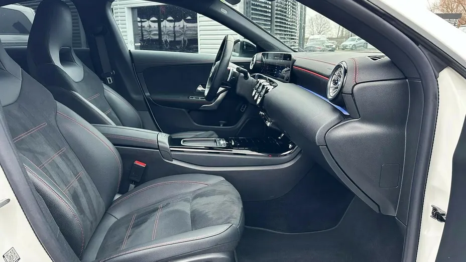 MERCEDES-BENZ CLA CLA 200 Progressive 7G-DCT