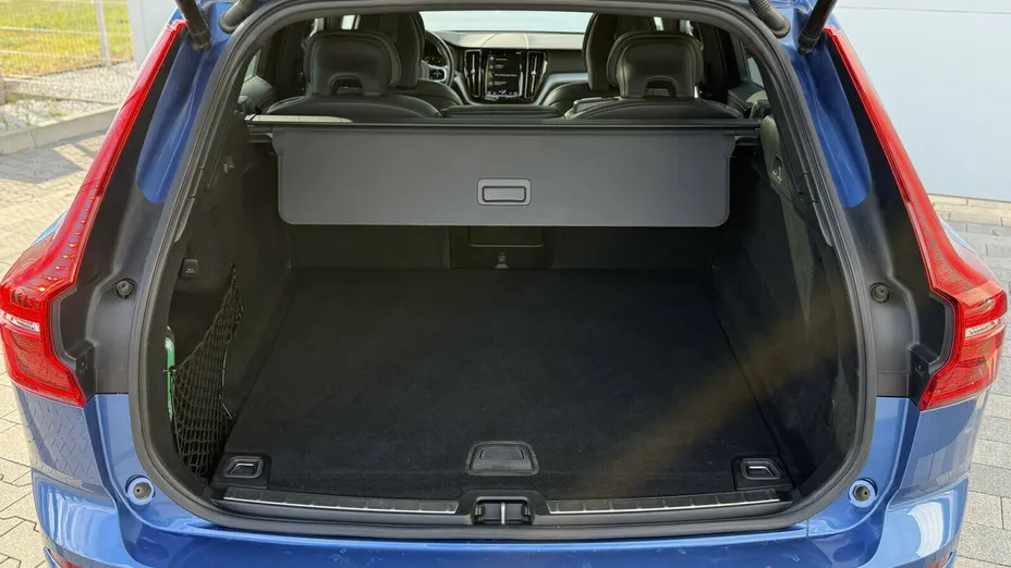 VOLVO XC60 XC60 B4 D AWD R-Design aut