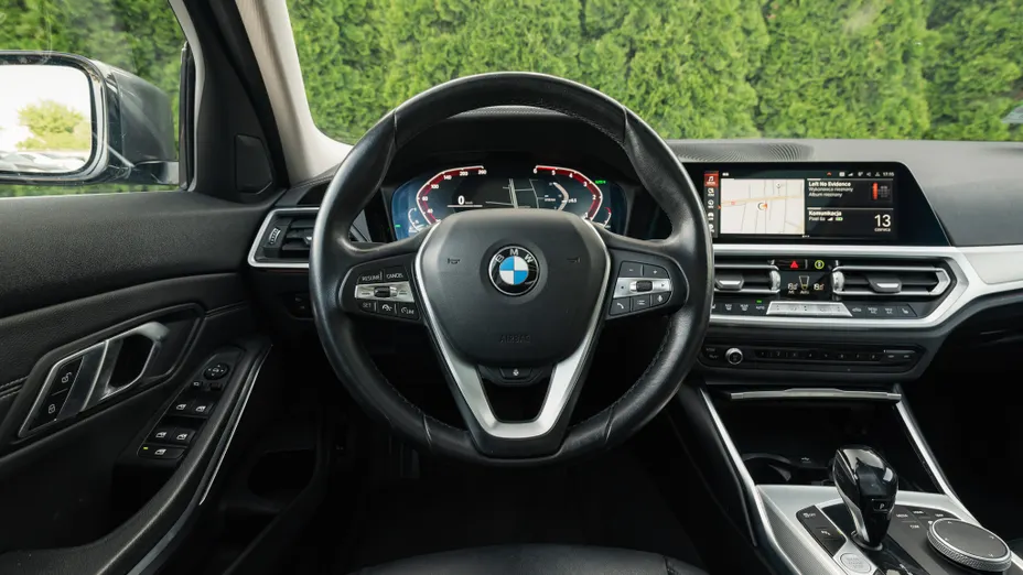 BMW Seria 3 320d xDrive Luxury Line aut