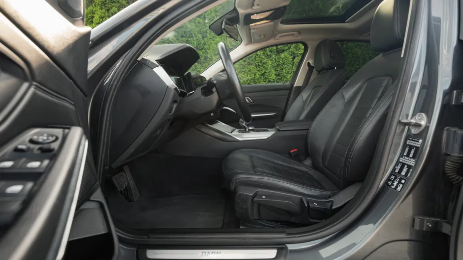 BMW Seria 3 320d xDrive Luxury Line aut