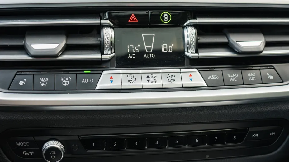 BMW Seria 3 320d xDrive Luxury Line aut