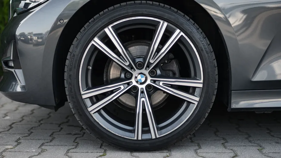 BMW Seria 3 320d xDrive Luxury Line aut