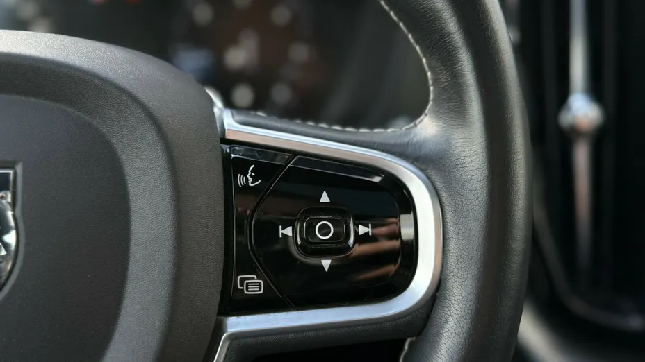 VOLVO XC60 XC60 B4 D AWD R-Design aut