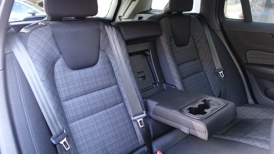 VOLVO V60 V60 CC Core B4 D AWD aut