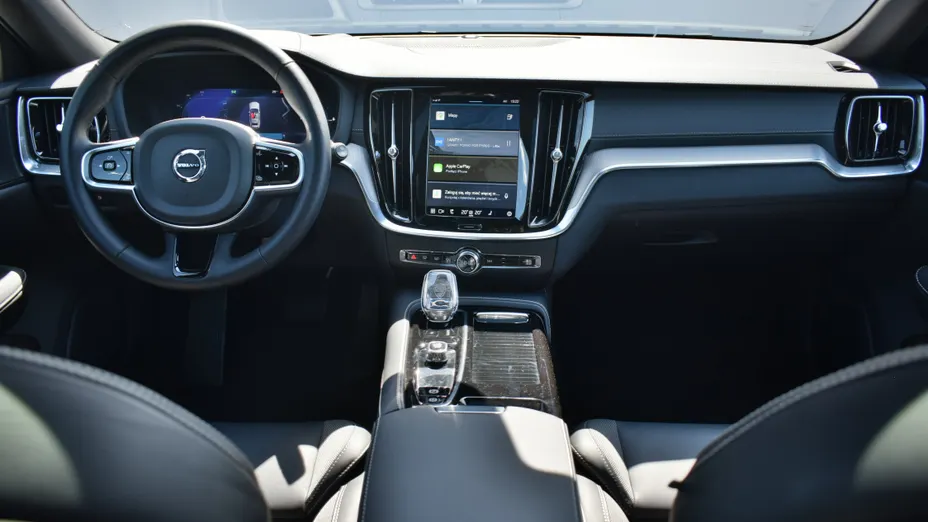 VOLVO V60 V60 T8 AWD Plug-In Hybrid Ultimate Dark aut