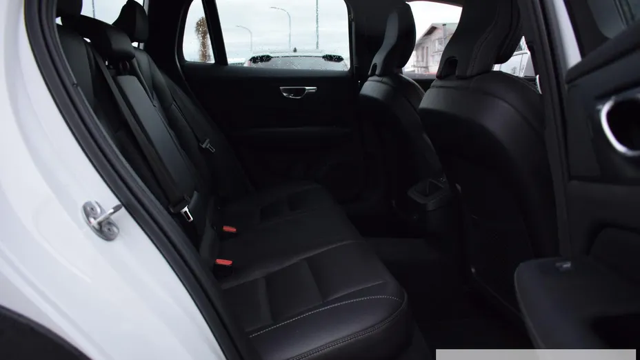 VOLVO V60 V60 CC Plus B4 D AWD aut