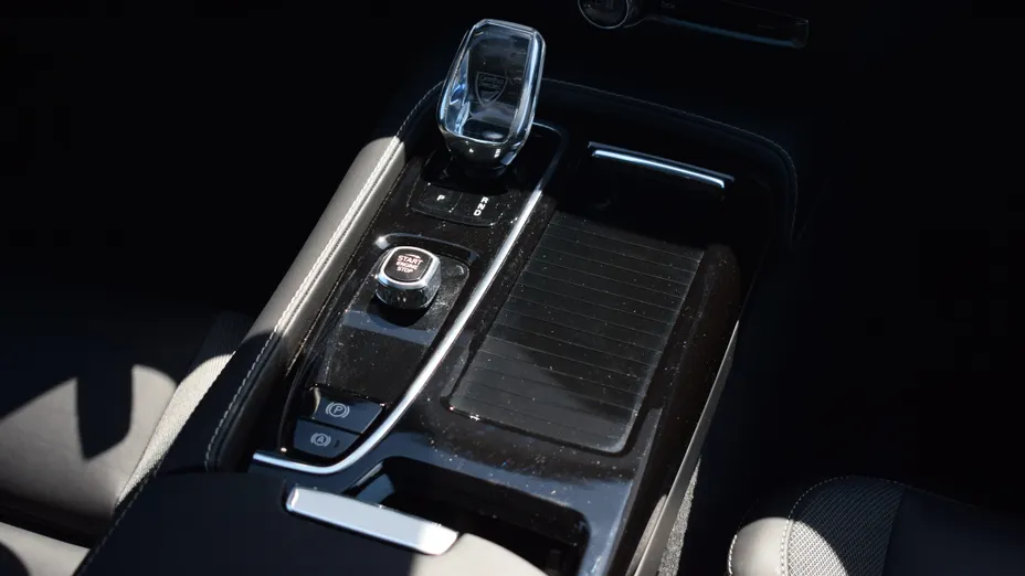 VOLVO V60 V60 T8 AWD Plug-In Hybrid Ultimate Dark aut