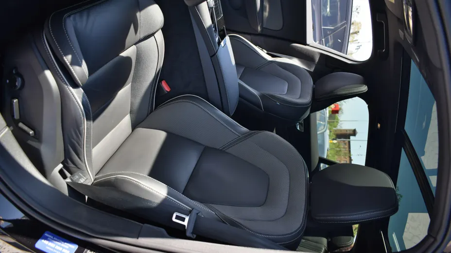 VOLVO V60 V60 T8 AWD Plug-In Hybrid Ultimate Dark aut