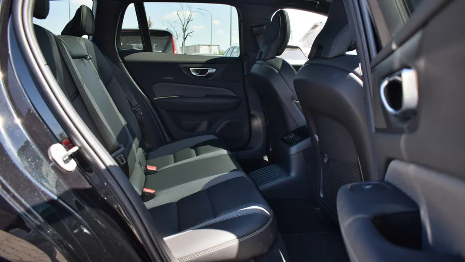 VOLVO V60 V60 T8 AWD Plug-In Hybrid Ultimate Dark aut