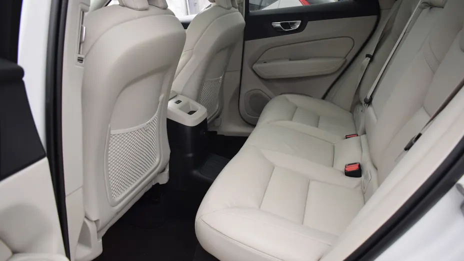 VOLVO XC60 XC60 T6 Plug-In Hybrid AWD Plus Dark aut