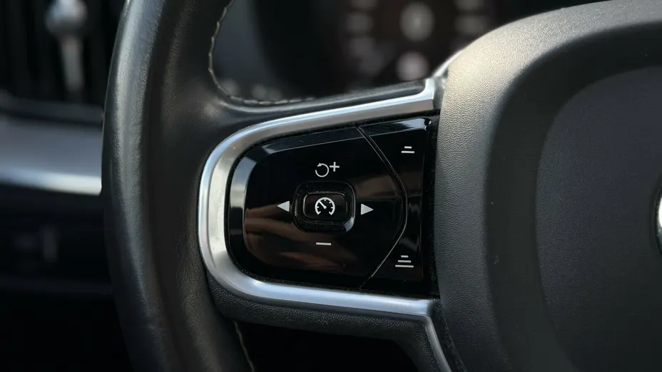 VOLVO XC60 XC60 B4 D AWD R-Design aut