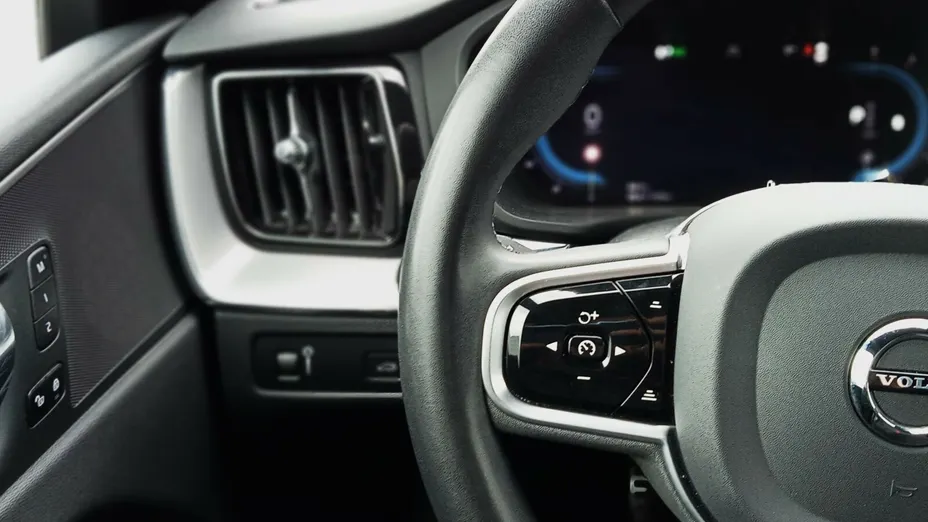 VOLVO XC60 XC60 B5 D AWD Plus Dark aut