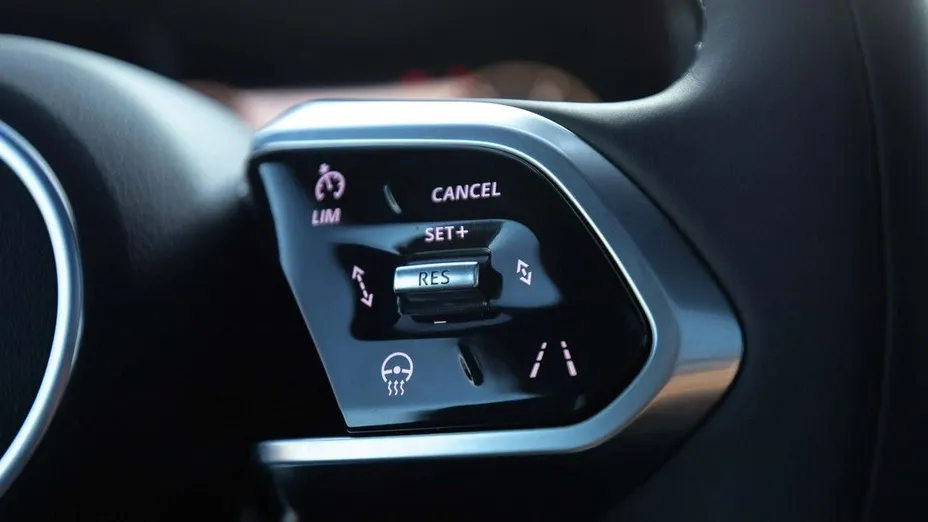 JAGUAR F-Pace F-Pace 2.0 D200 mHEV AWD R-Dynamic SE