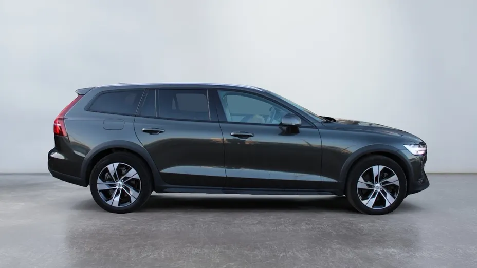VOLVO V60 V60 CC Pro B4 D AWD aut