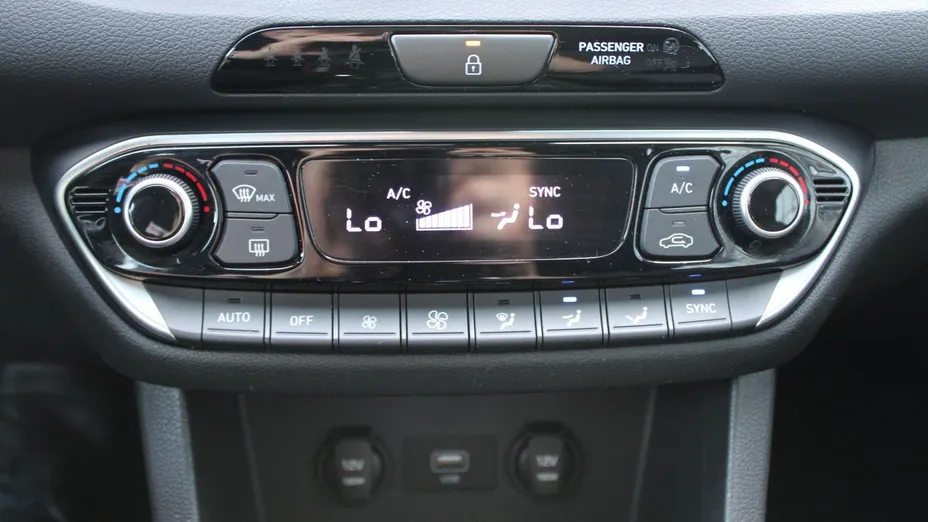 HYUNDAI i30 i30 1.5 T-GDI 48V Smart DCT