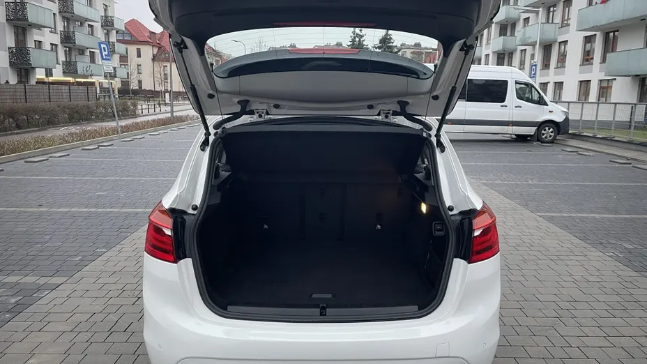 BMW Seria 2 216d aut