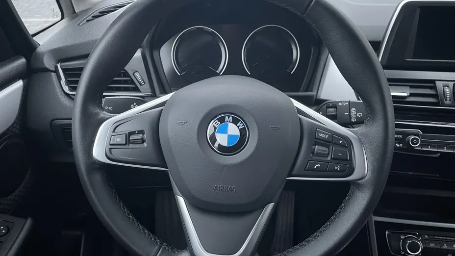 BMW Seria 2 216d aut