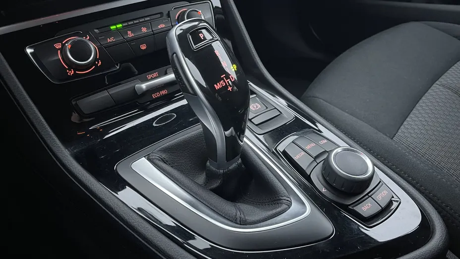 BMW Seria 2 216d aut