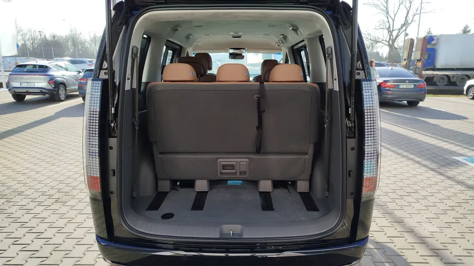 HYUNDAI Staria Staria 1.6 T-GDI HEV Luxury aut