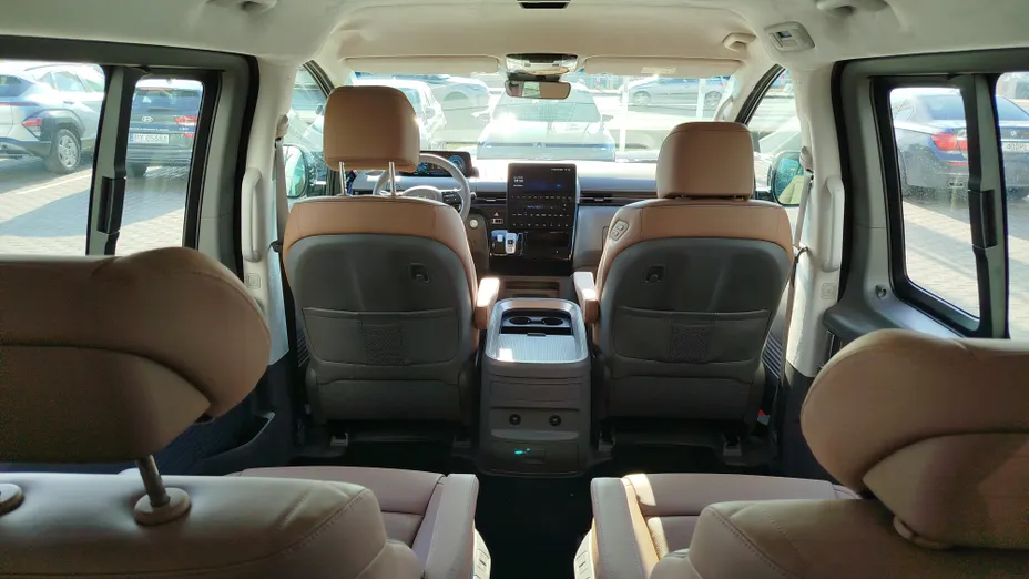 HYUNDAI Staria Staria 1.6 T-GDI HEV Luxury aut