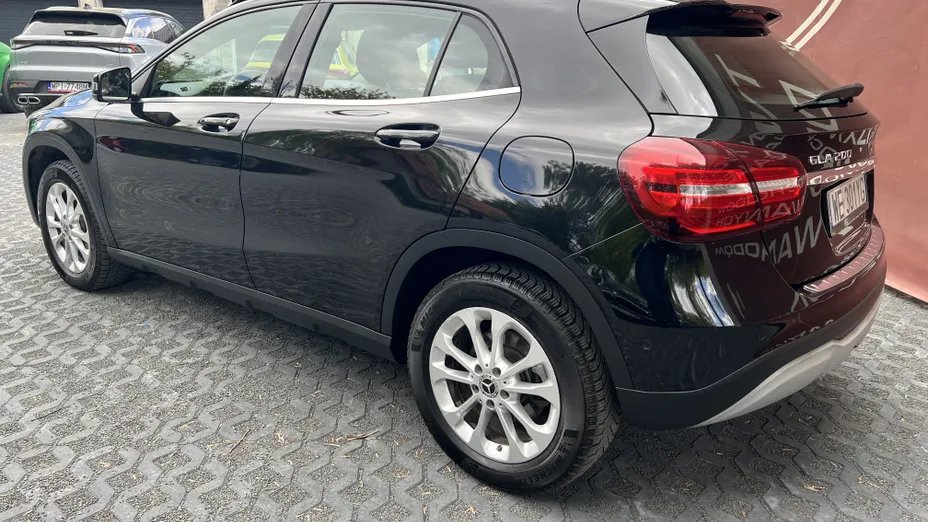 MERCEDES-BENZ GLA GLA 200 7G-DCT Style