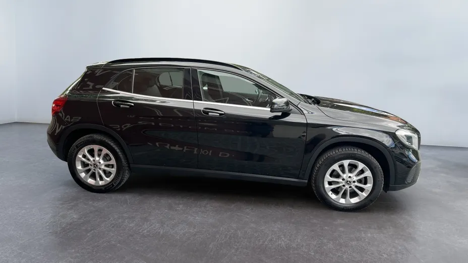 MERCEDES-BENZ GLA GLA 200 7G-DCT Style